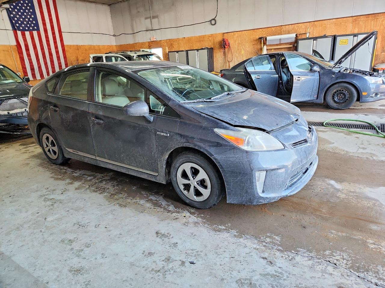 2012 TOYOTA PRIUS FOUR photo 4