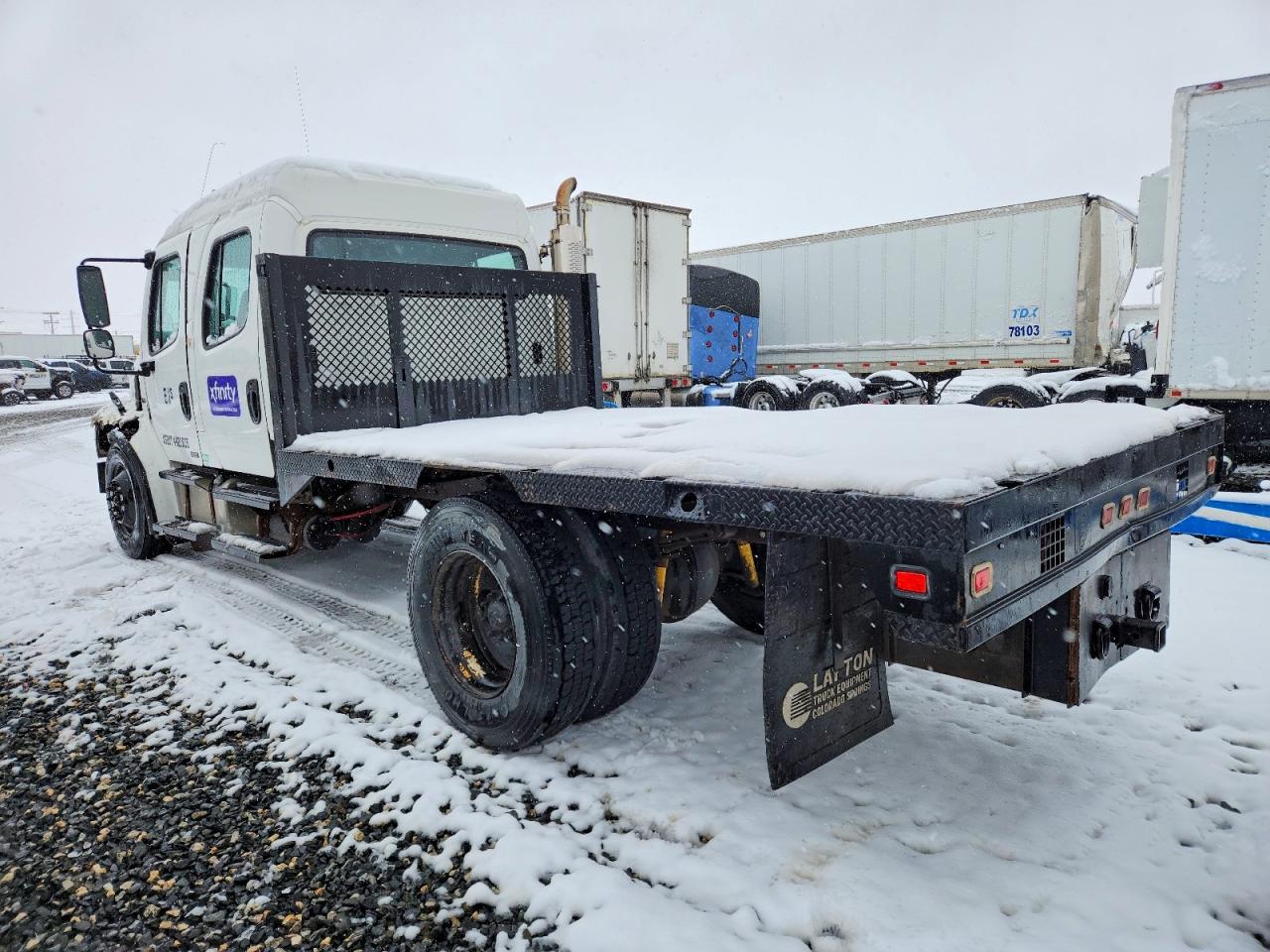 2005 FREIGHTLINER BUSINESS CLASS M2 FLATBED TRUCK photo 3