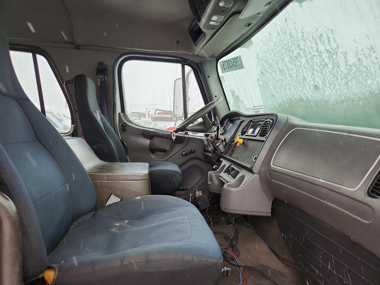 2005 FREIGHTLINER BUSINESS CLASS M2 FLATBED TRUCK photo 5