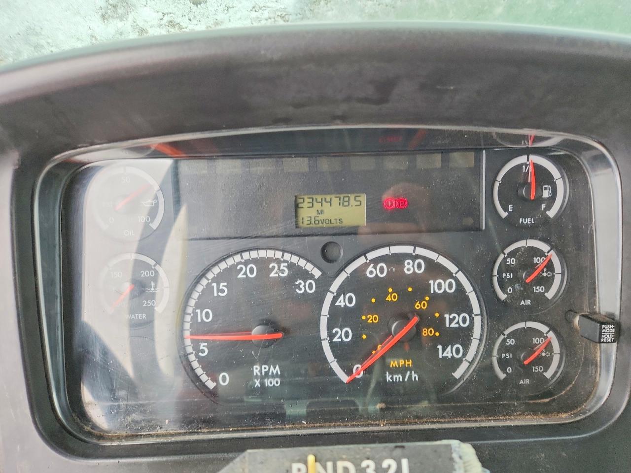 2005 FREIGHTLINER BUSINESS CLASS M2 FLATBED TRUCK photo 8