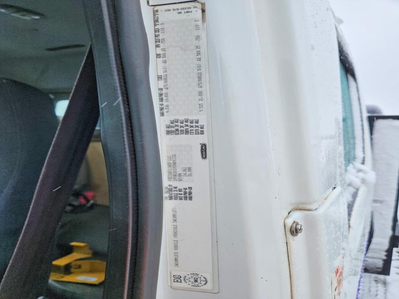 2005 FREIGHTLINER BUSINESS CLASS M2 FLATBED TRUCK photo 10