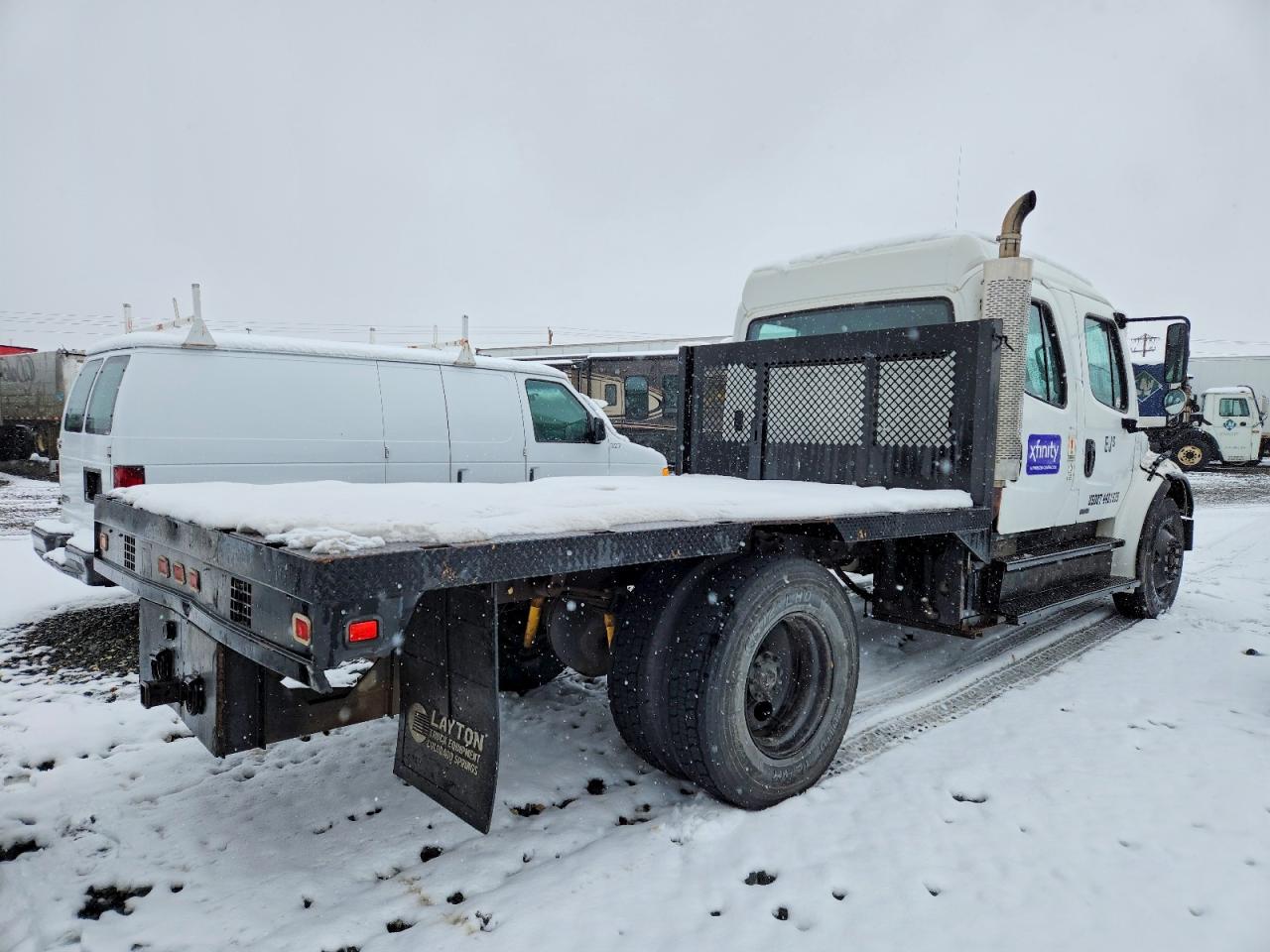 2005 FREIGHTLINER BUSINESS CLASS M2 FLATBED TRUCK photo 4