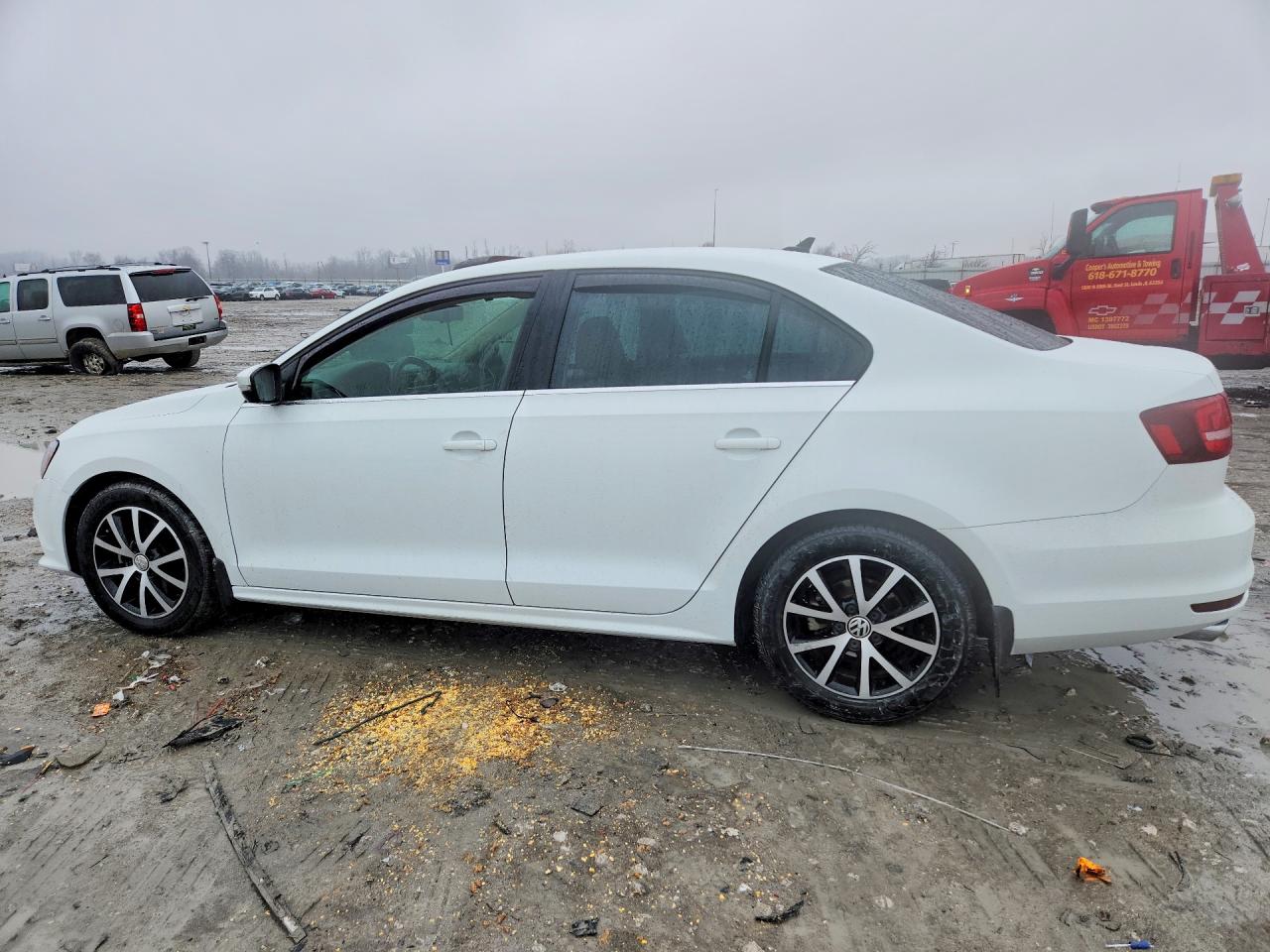2017 VOLKSWAGEN JETTA photo 2