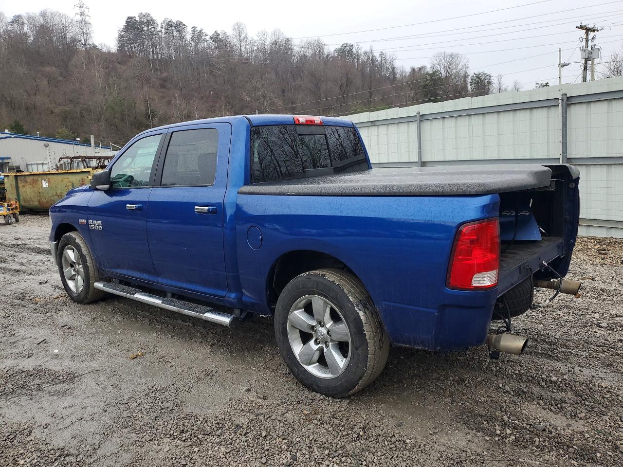2018 RAM 1500 SLT photo 2