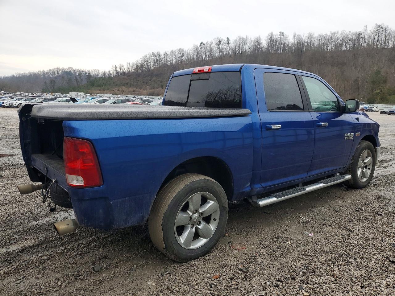 2018 RAM 1500 SLT photo 3