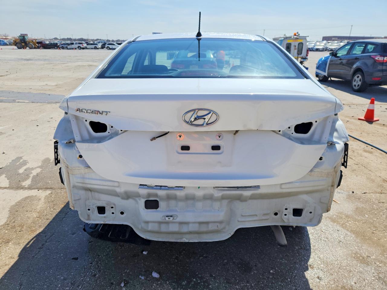 2019 HYUNDAI ACCENT SE photo 11