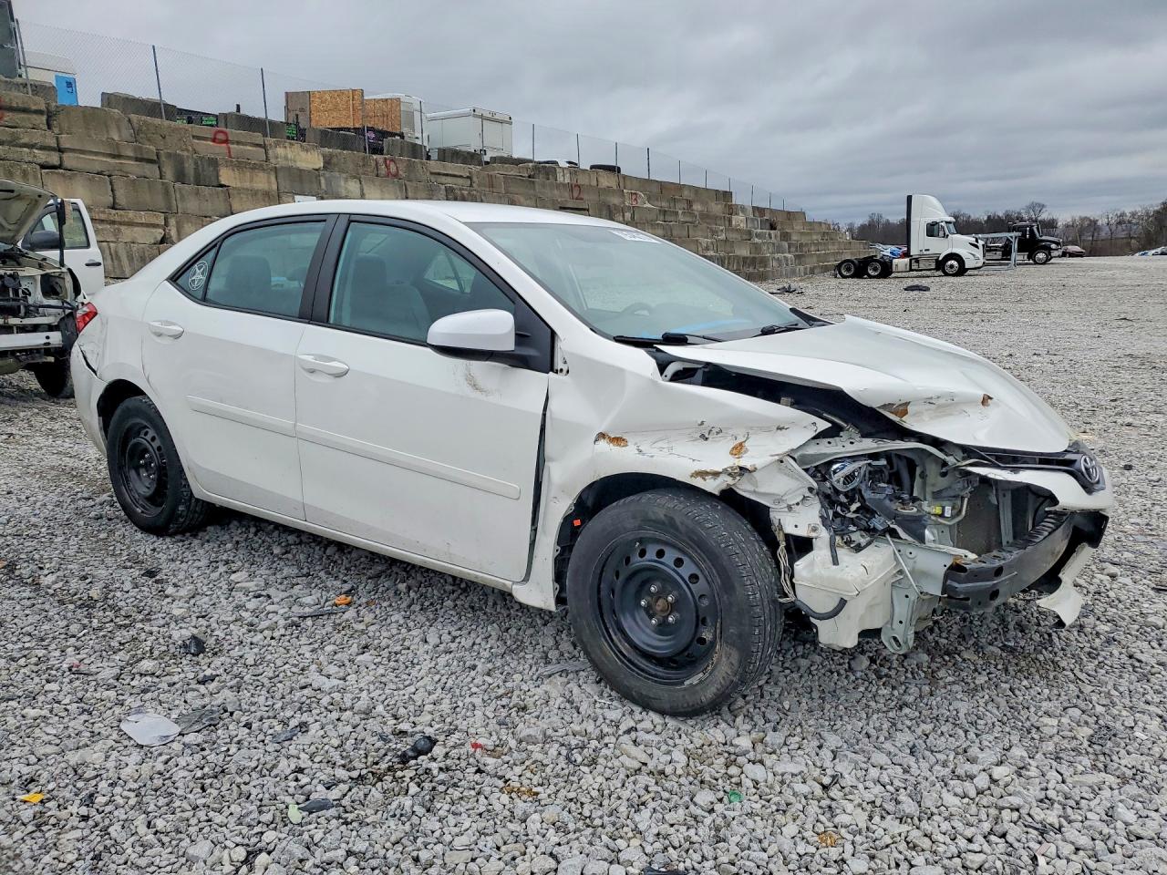 2015 TOYOTA COROLLA LE photo 4