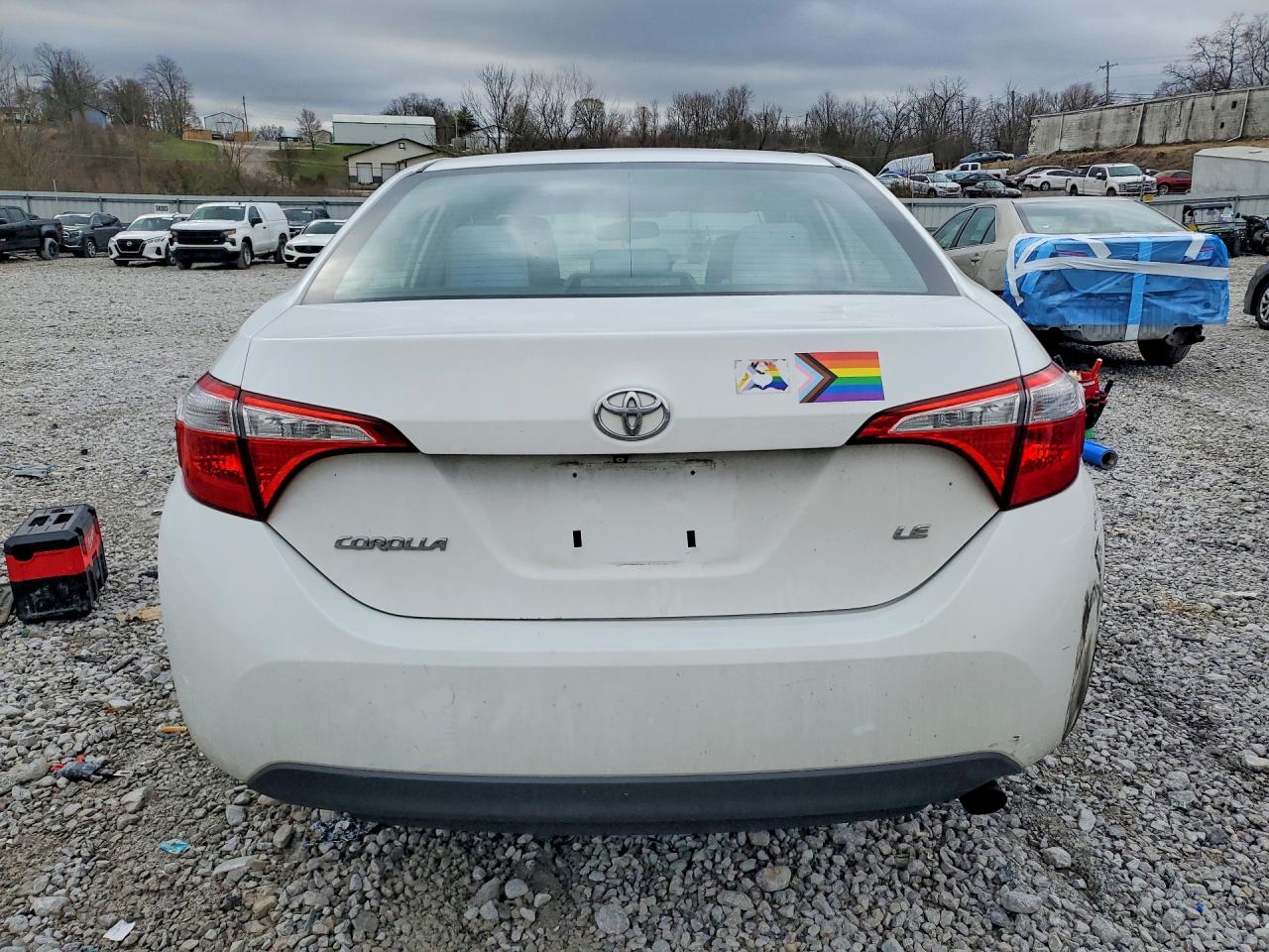 2015 TOYOTA COROLLA LE photo 6