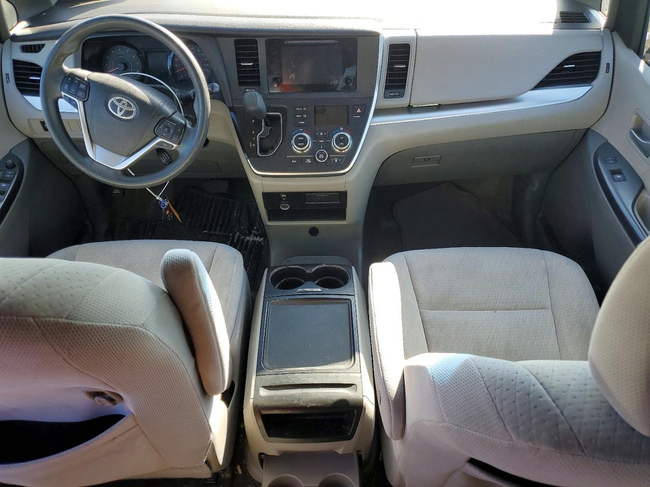 2015 TOYOTA SIENNA LE 8-PASSENGER photo 15