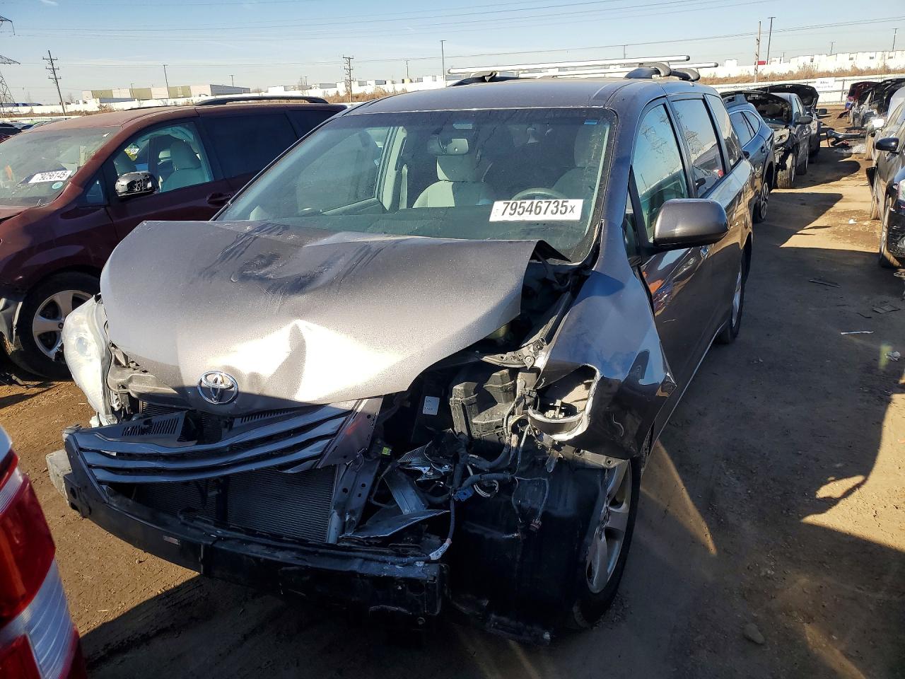 2015 TOYOTA SIENNA LE 8-PASSENGER photo 9