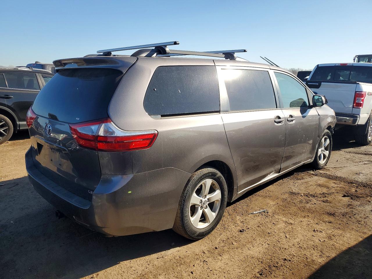 2015 TOYOTA SIENNA LE 8-PASSENGER photo 5