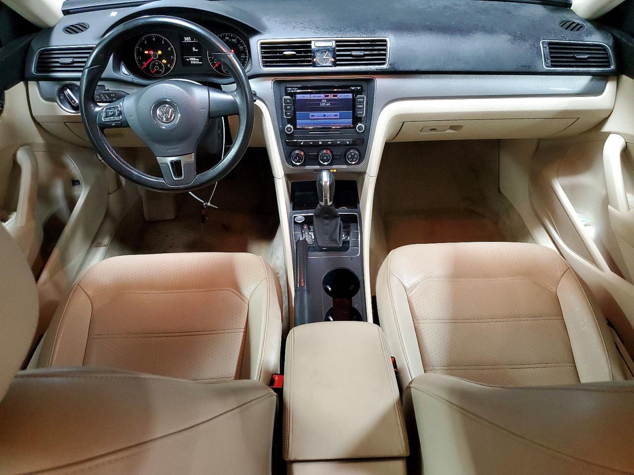 2015 VOLKSWAGEN PASSAT S photo 29