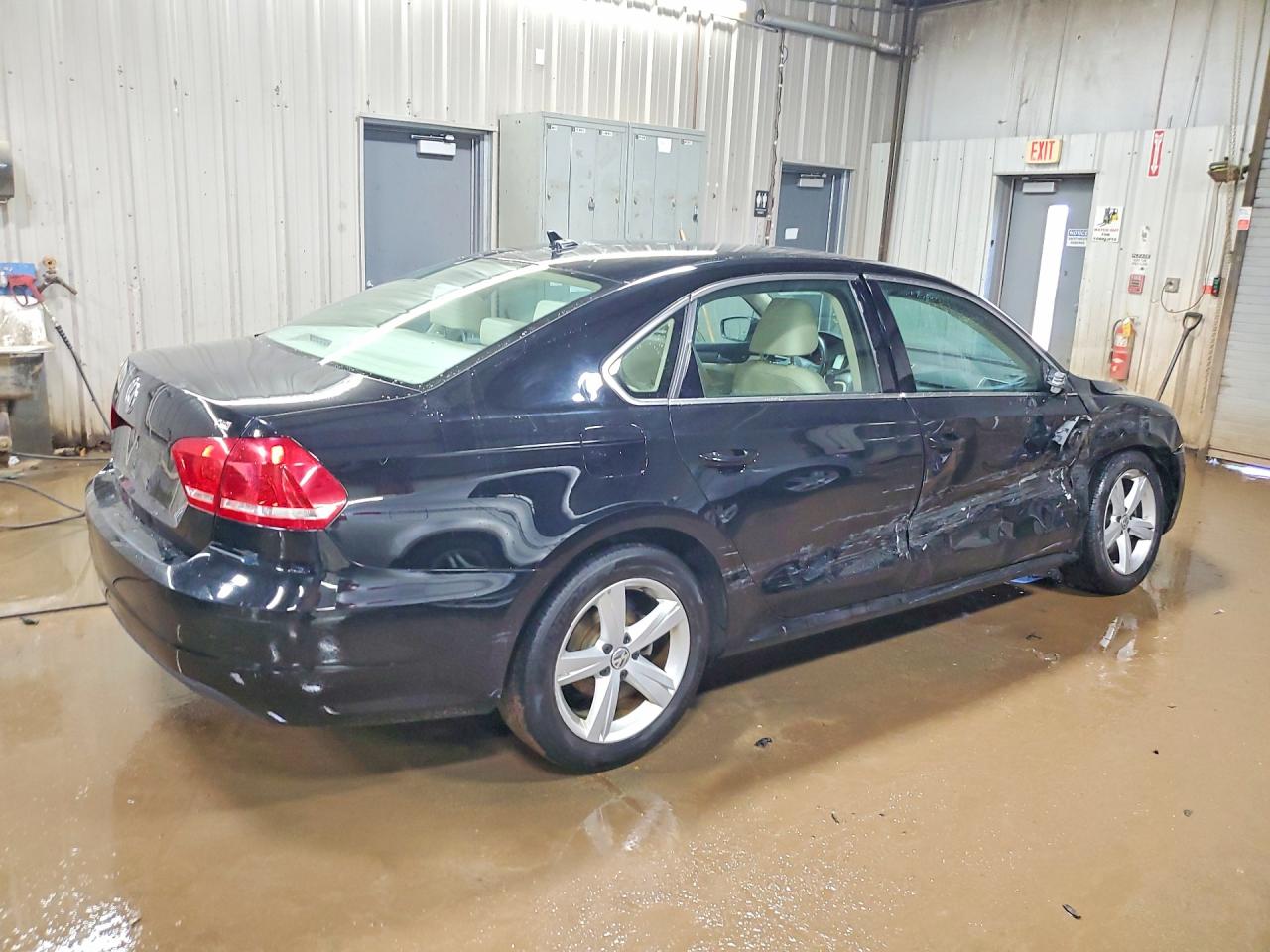 2015 VOLKSWAGEN PASSAT S photo 9