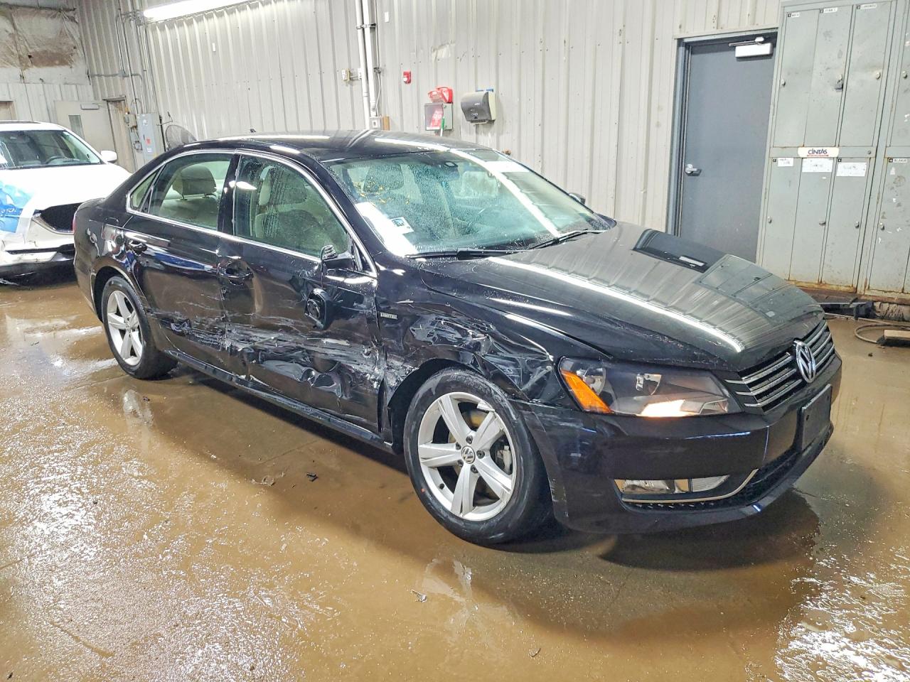 2015 VOLKSWAGEN PASSAT S photo 13