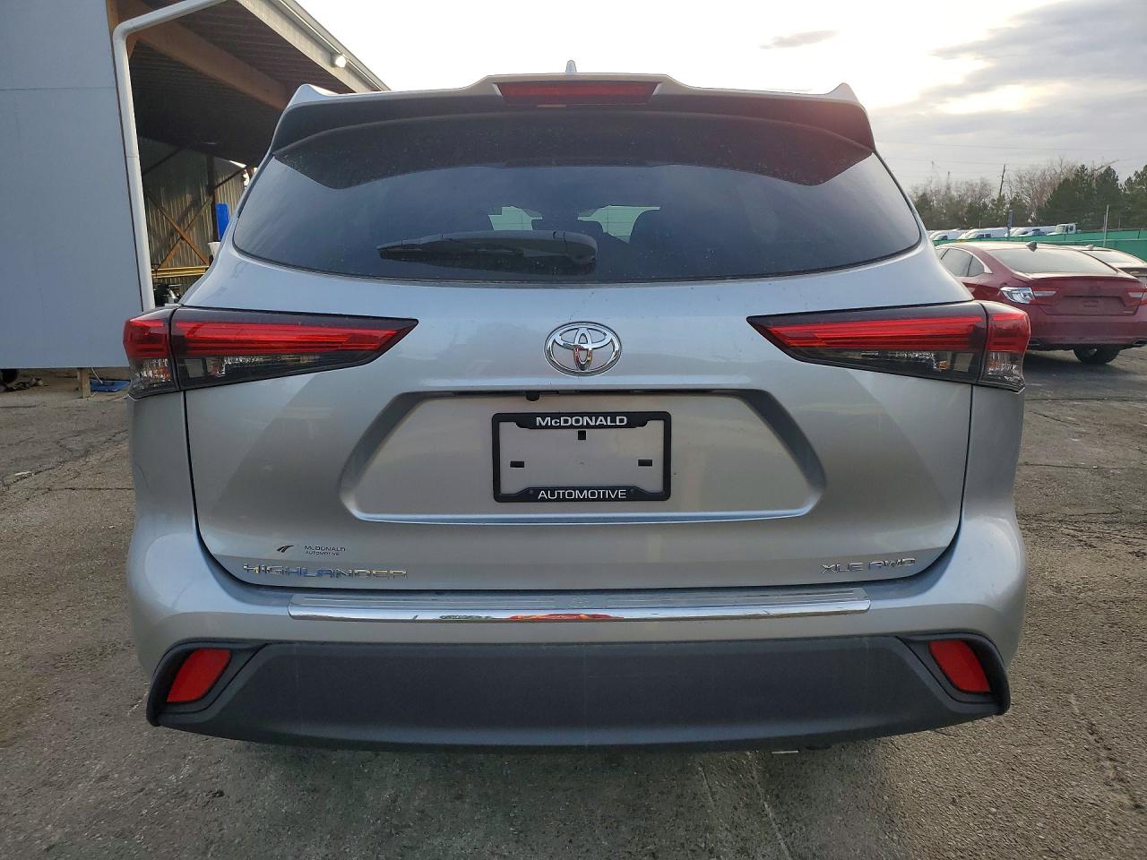 2020 TOYOTA HIGHLANDER XLE photo 11