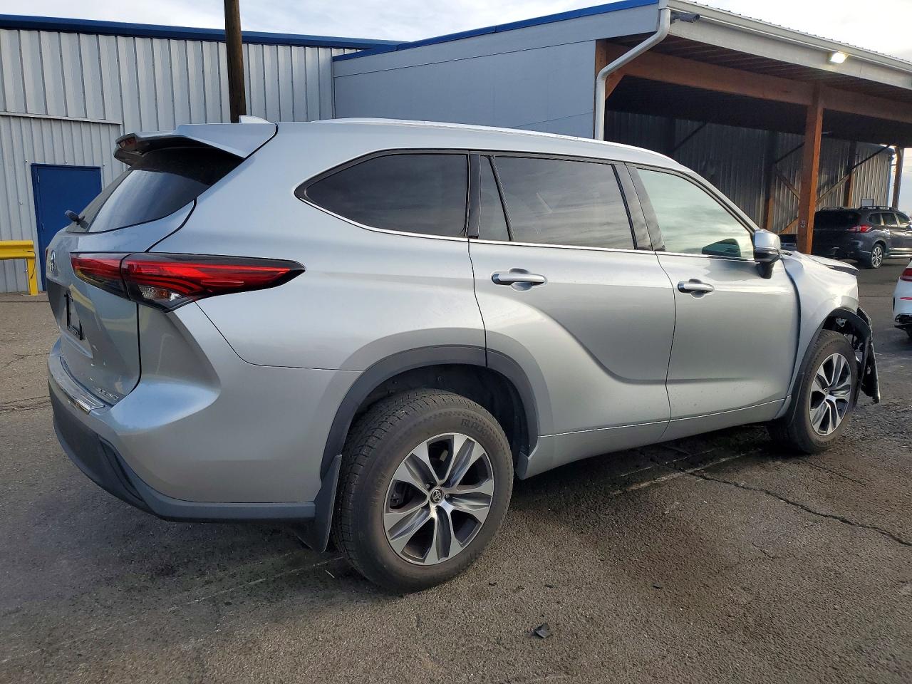 2020 TOYOTA HIGHLANDER XLE photo 5