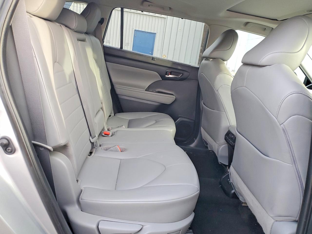 2020 TOYOTA HIGHLANDER XLE photo 21
