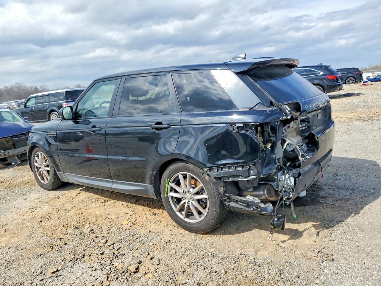 2017 LAND ROVER RANGE ROVER SPORT SE photo 3