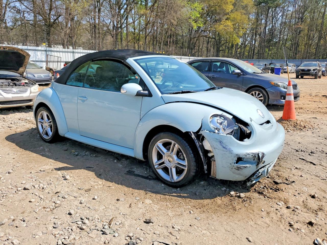 2005 VOLKSWAGEN NEW BEETLE GLS photo 4