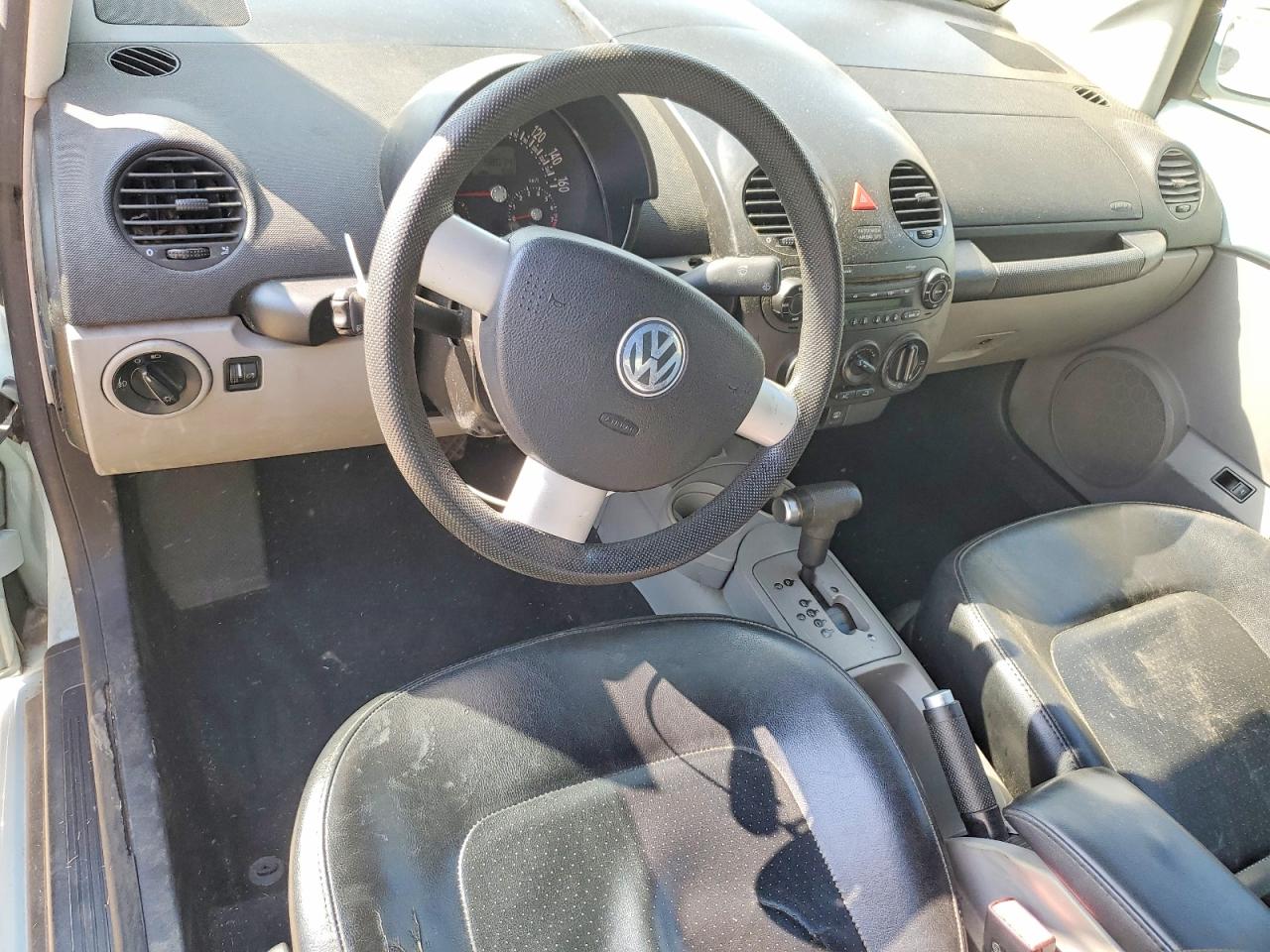 2005 VOLKSWAGEN NEW BEETLE GLS photo 8