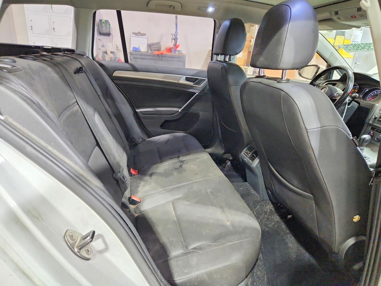 2015 VOLKSWAGEN GOLF SPORTWAGEN TDI S photo 19