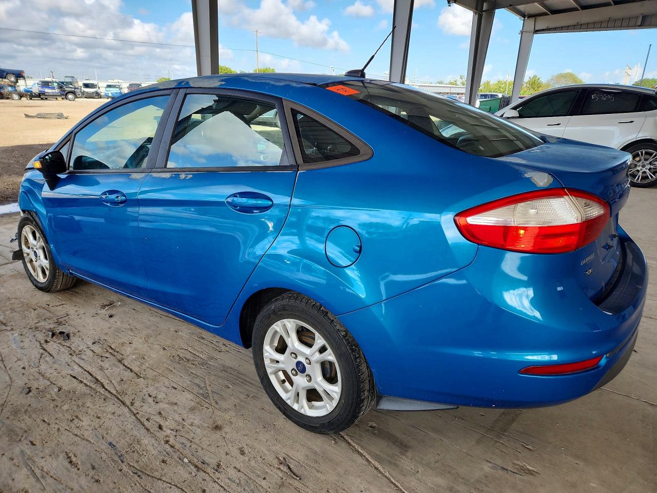 2015 FORD FIESTA SE photo 2