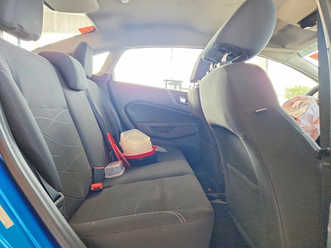 2015 FORD FIESTA SE photo 10