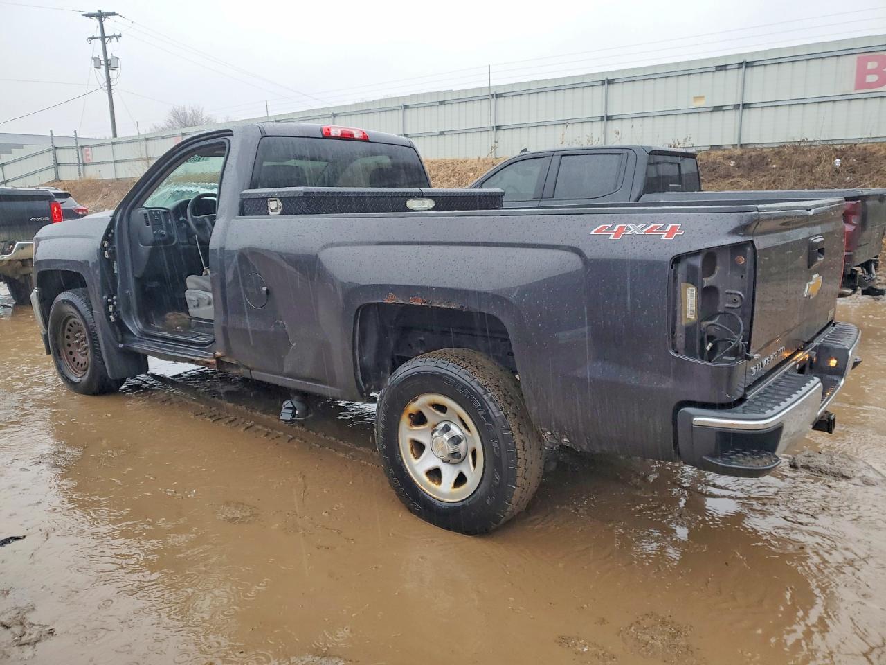2016 CHEVROLET SILVERADO K1500 photo 2