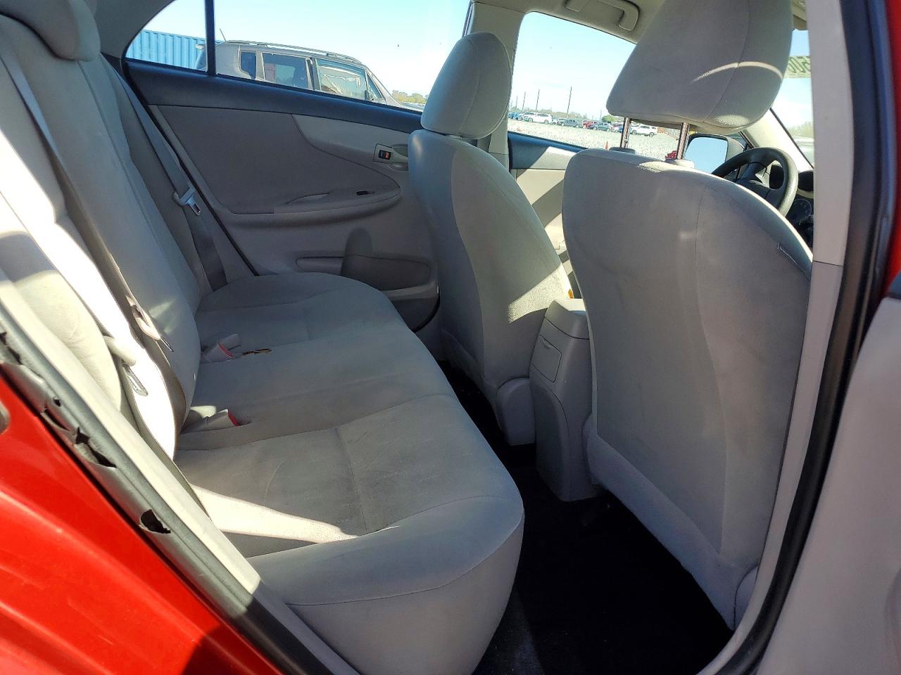 2013 TOYOTA COROLLA L photo 10