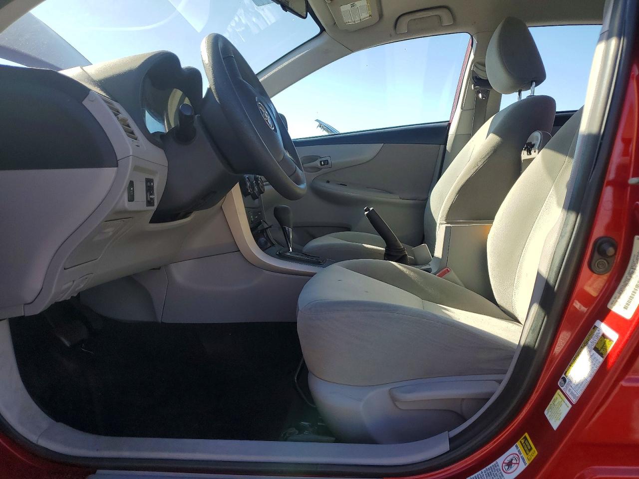 2013 TOYOTA COROLLA L photo 7