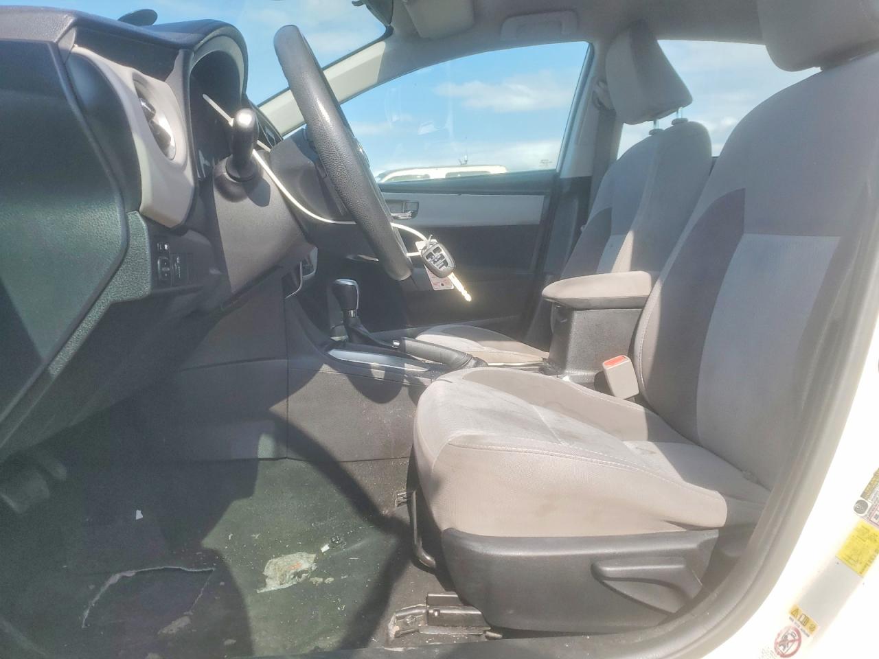 2017 TOYOTA COROLLA LE photo 13
