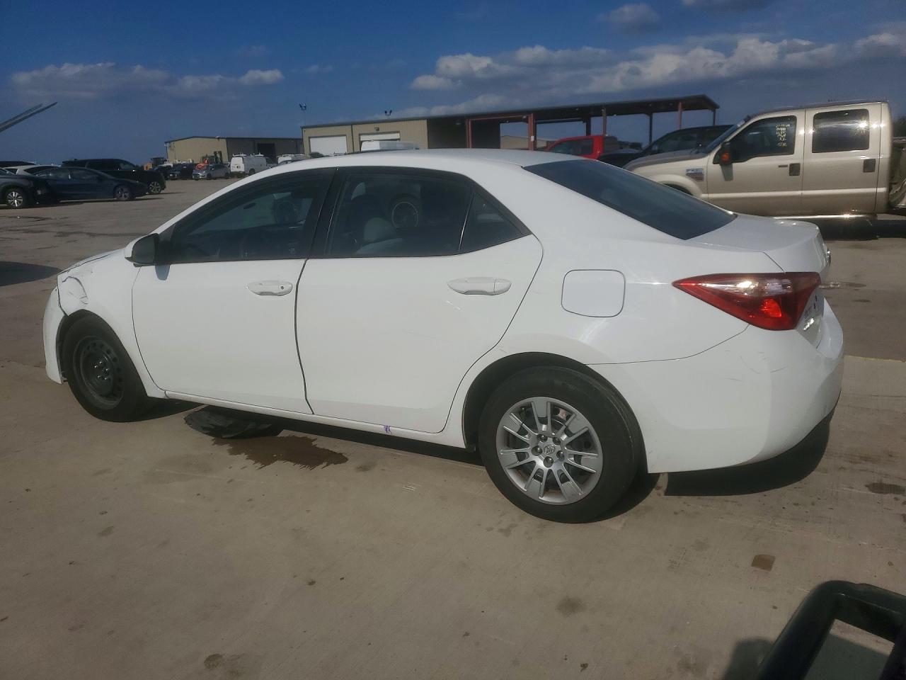2017 TOYOTA COROLLA LE photo 3