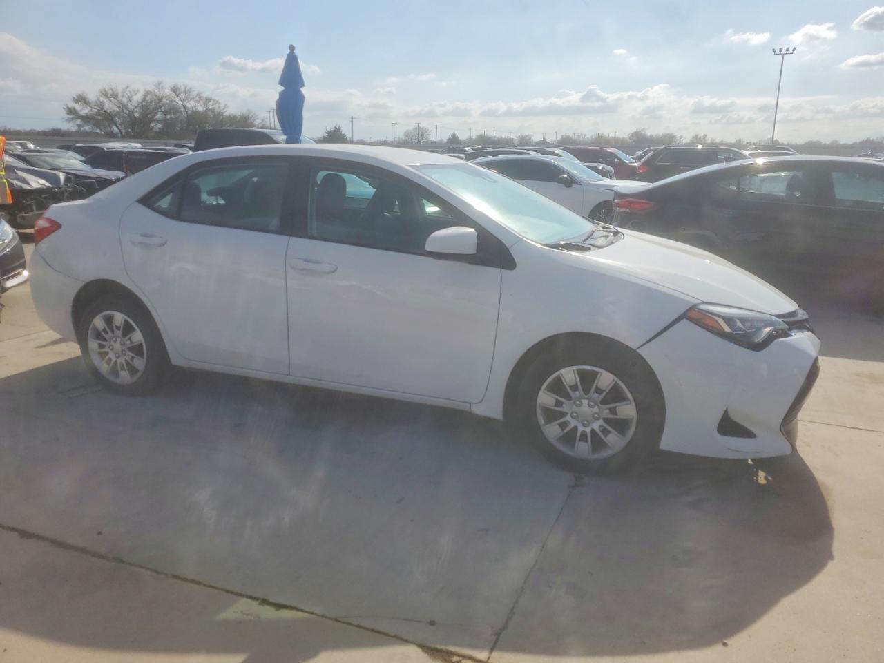 2017 TOYOTA COROLLA LE photo 7