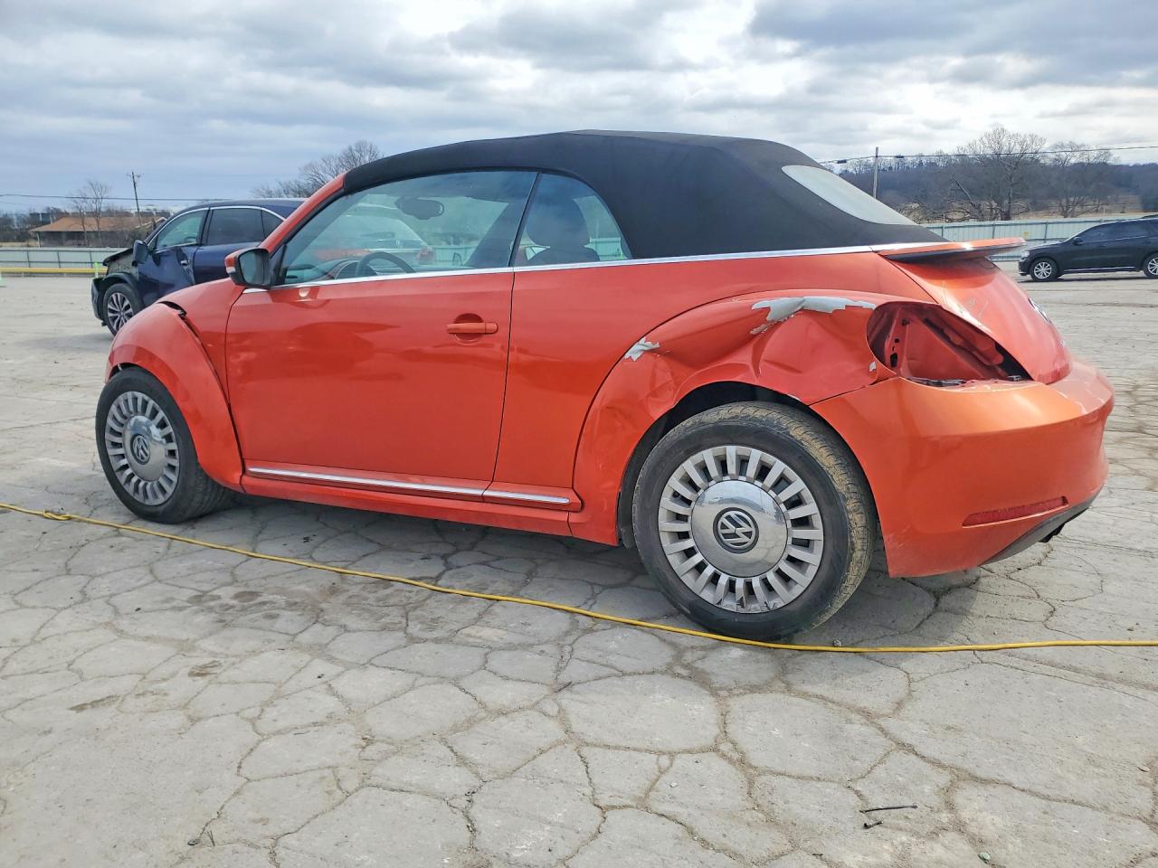 2016 VOLKSWAGEN BEETLE S photo 3