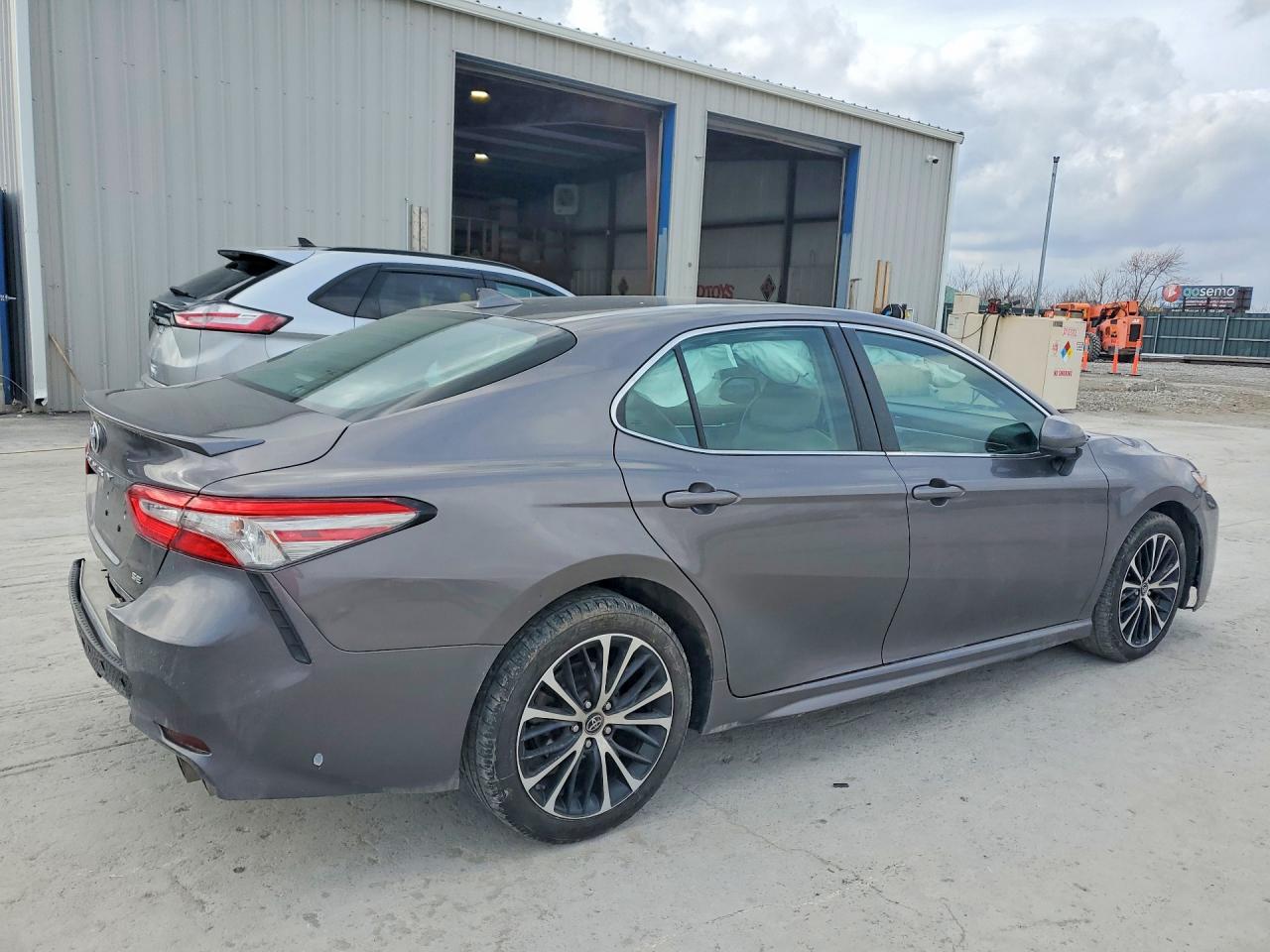 2019 TOYOTA CAMRY photo 5