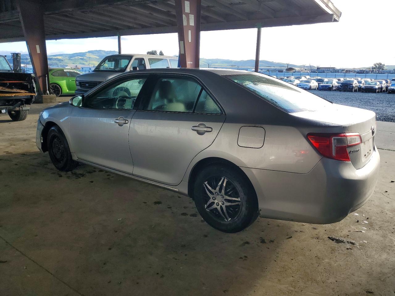 2012 TOYOTA CAMRY LE photo 2