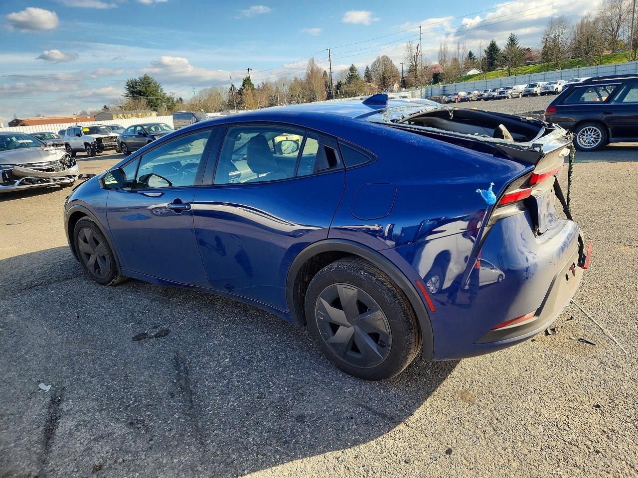 2024 TOYOTA PRIUS LE photo 3