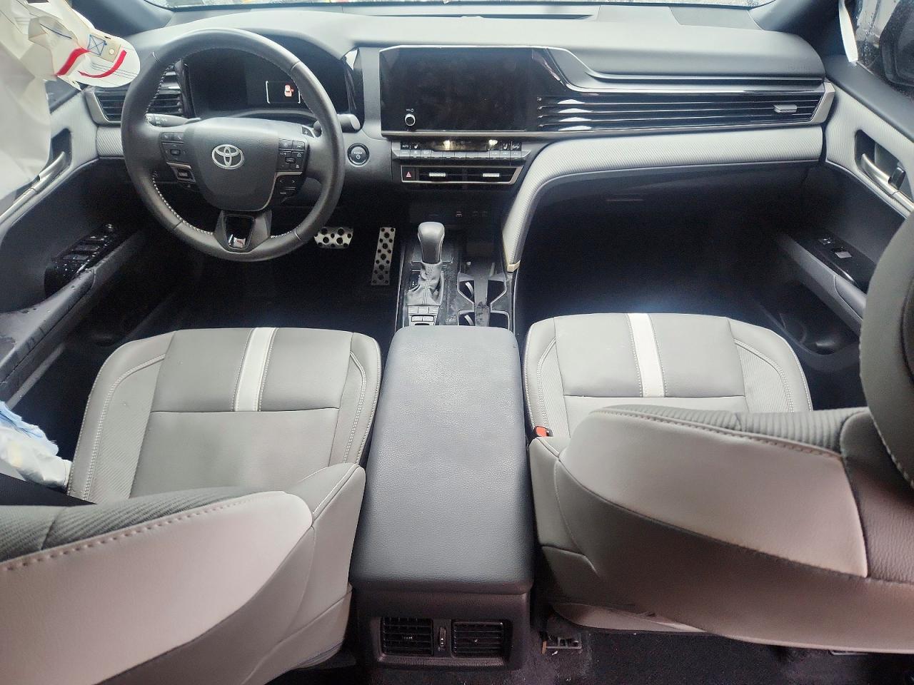 2025 TOYOTA CAMRY SE photo 8