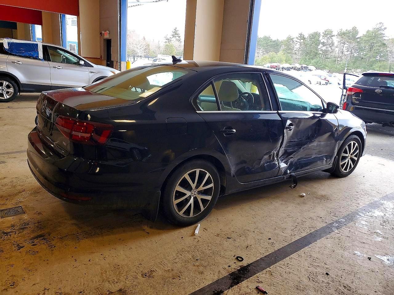 2017 VOLKSWAGEN JETTA SE photo 3