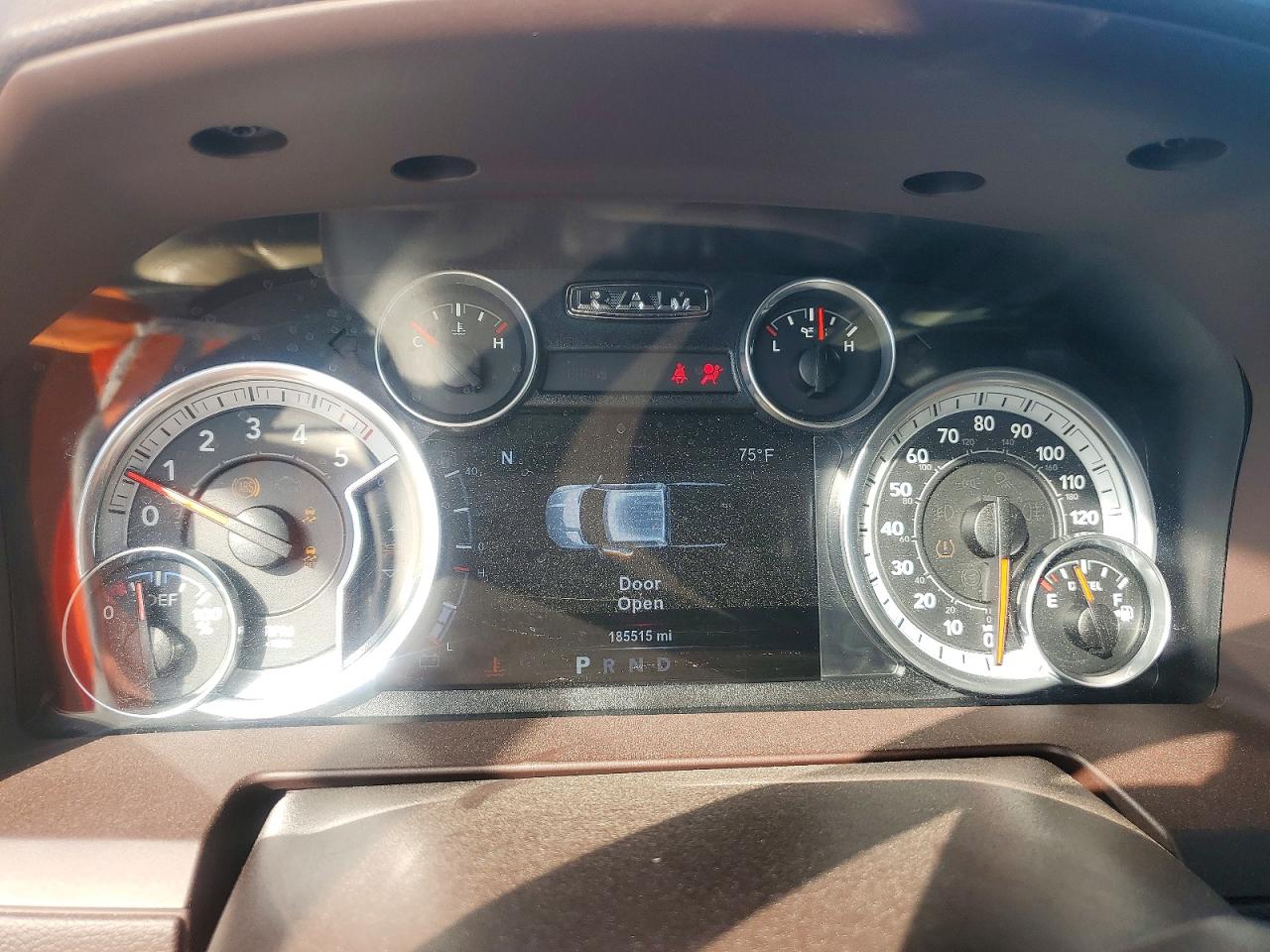 2015 RAM 1500 LARAMIE photo 17