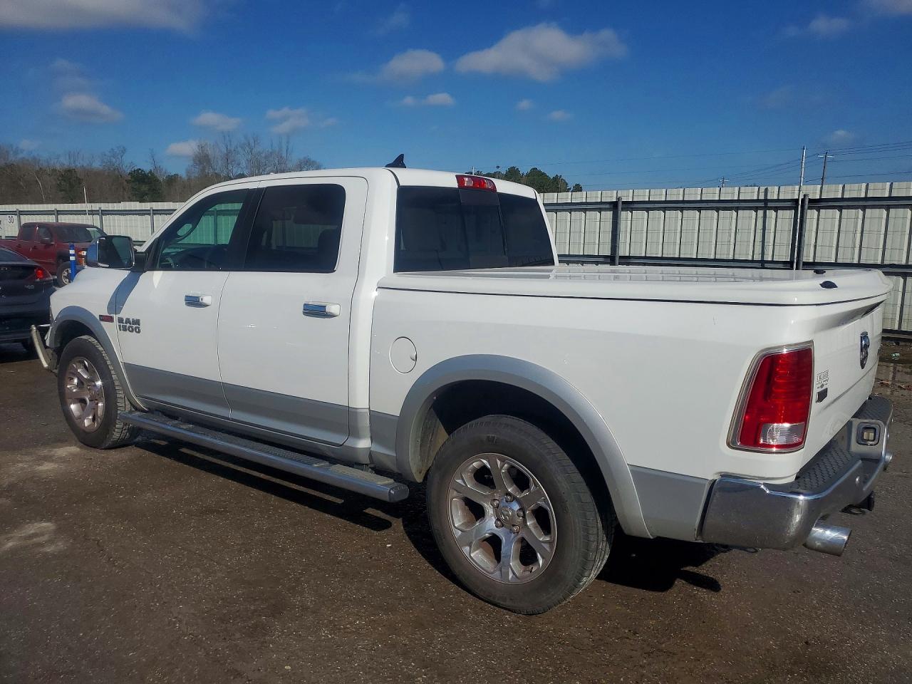 2015 RAM 1500 LARAMIE photo 3