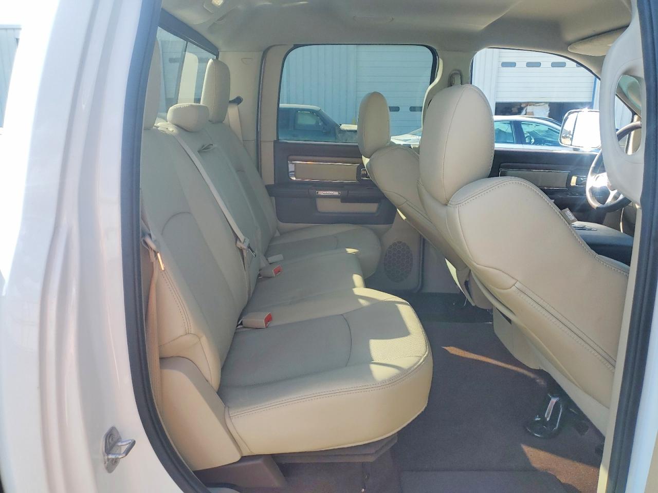 2015 RAM 1500 LARAMIE photo 19