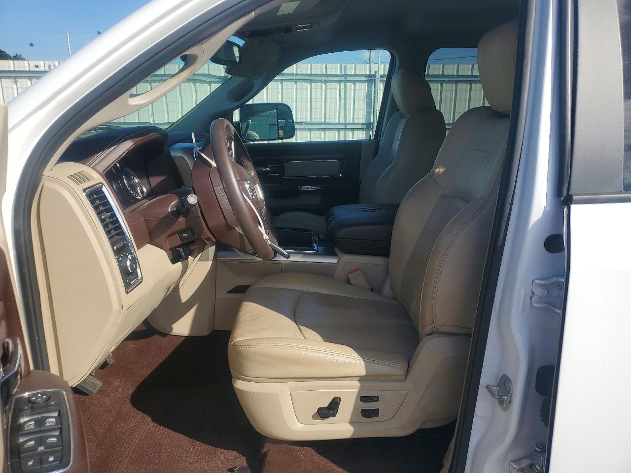 2015 RAM 1500 LARAMIE photo 13