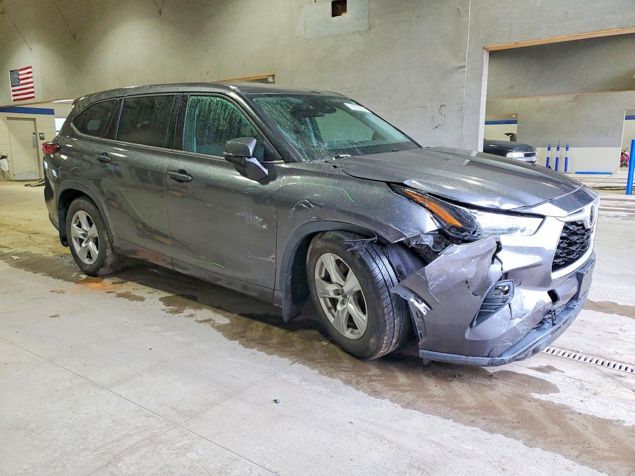 2021 TOYOTA HIGHLANDER LE photo 4
