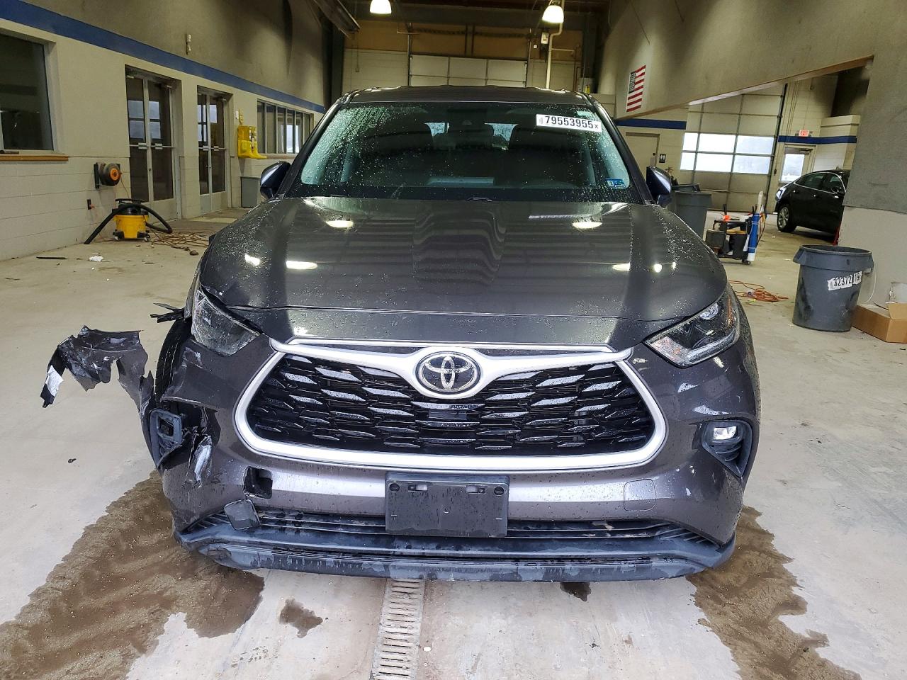 2021 TOYOTA HIGHLANDER LE photo 5