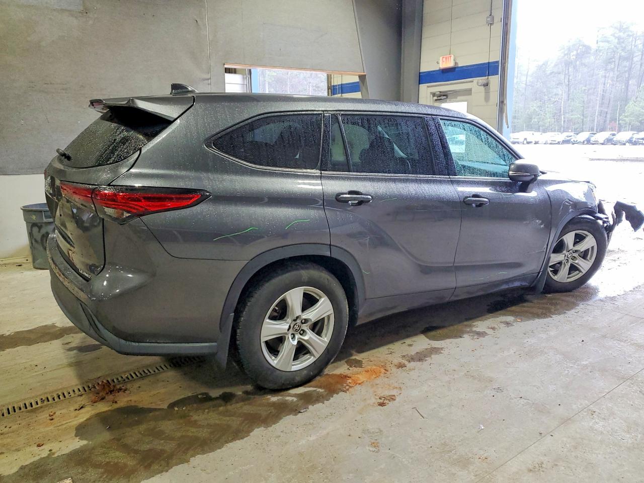 2021 TOYOTA HIGHLANDER LE photo 3