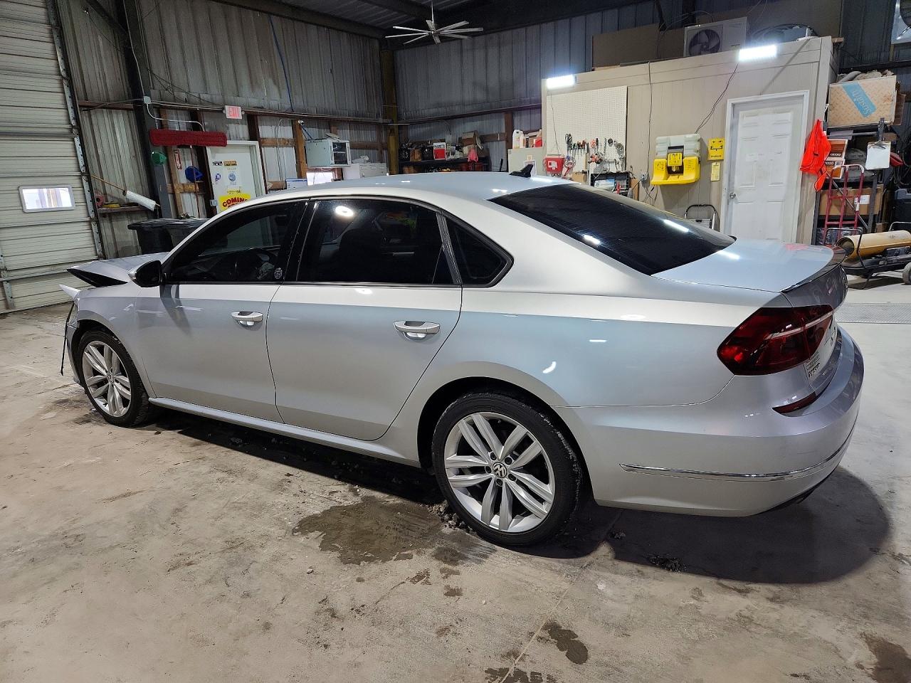 2019 VOLKSWAGEN PASSAT WOLFSBURG photo 2