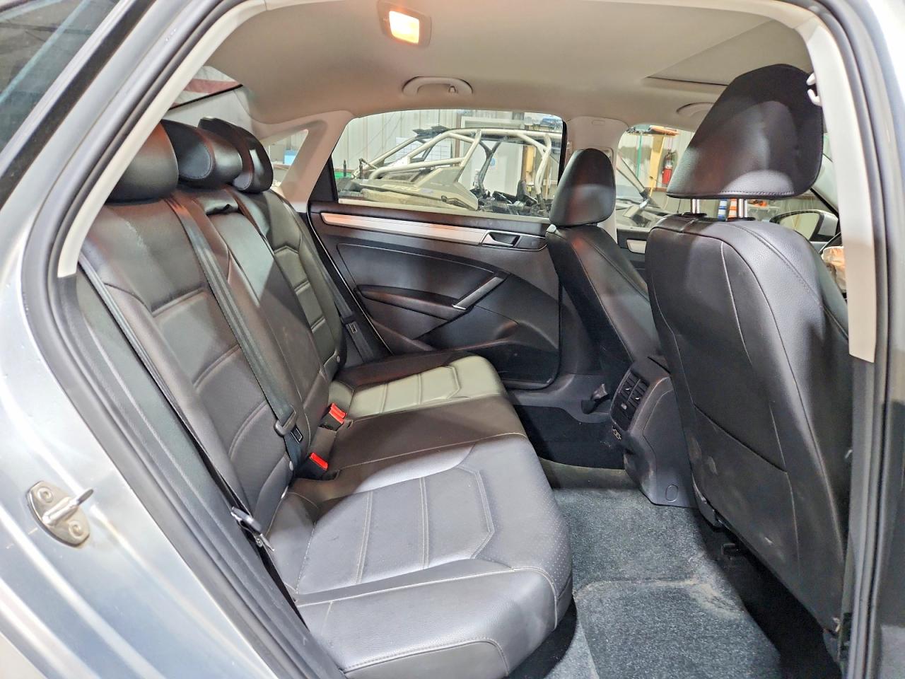 2019 VOLKSWAGEN PASSAT WOLFSBURG photo 10