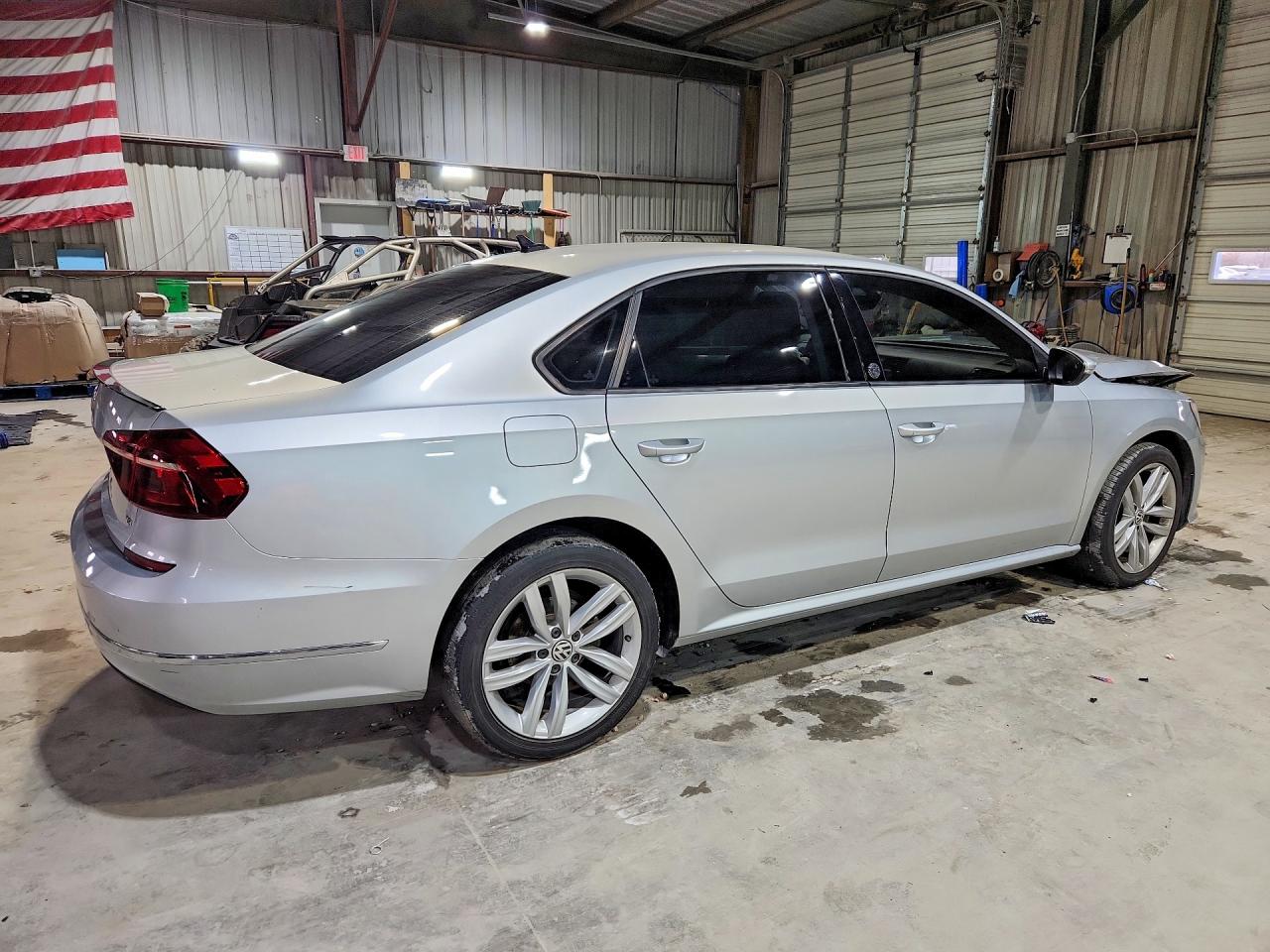 2019 VOLKSWAGEN PASSAT WOLFSBURG photo 3
