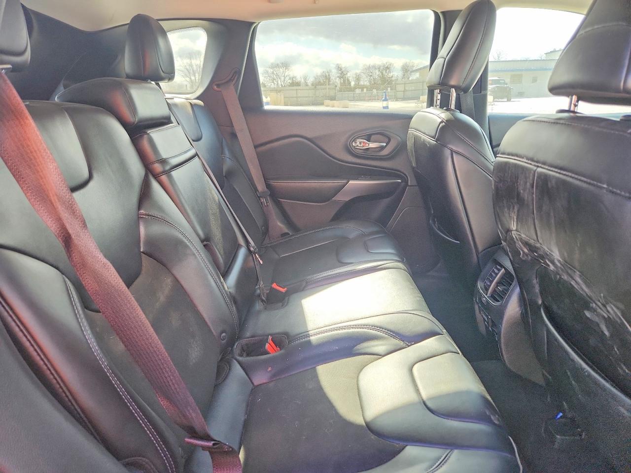2019 JEEP CHEROKEE photo 11